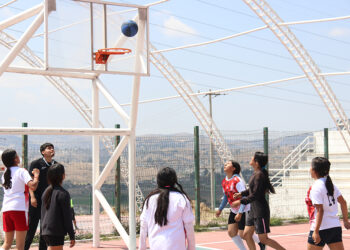 Compiten amistosamente jóvenes capitalinos en “básquet”