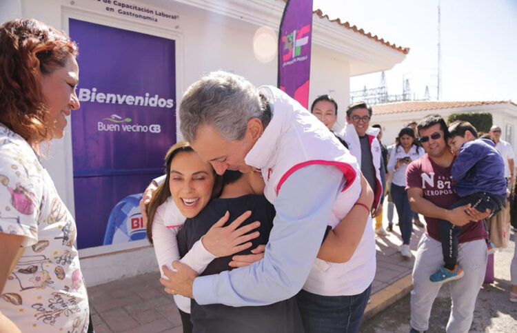 Reconoce el SMDIF el trabajo diario de las familias poblanas