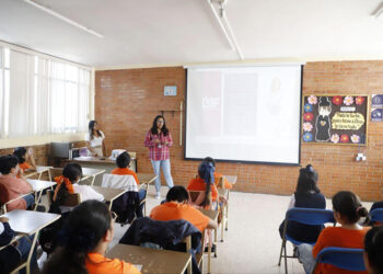 Trabaja SMDIF con las escuelas de la capital sobre educación sexual