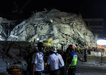Ya van 1002 muerto y 2376 heridos tras terremotos en Tailandia