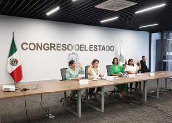 Avala Comisión del Congreso exhorto para que edificios públicos se iluminen de azul