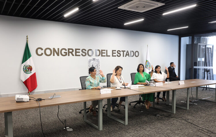 Avala Comisión del Congreso exhorto para que edificios públicos se iluminen de azul