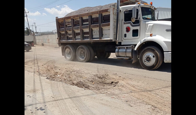 Otra vez el Carril a San Cristóbal en el parque Industrial Chachapa presenta hundimiento; Denuncian vecinos