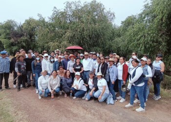 Realiza Armando Aguirre faena en el Río Atoyac