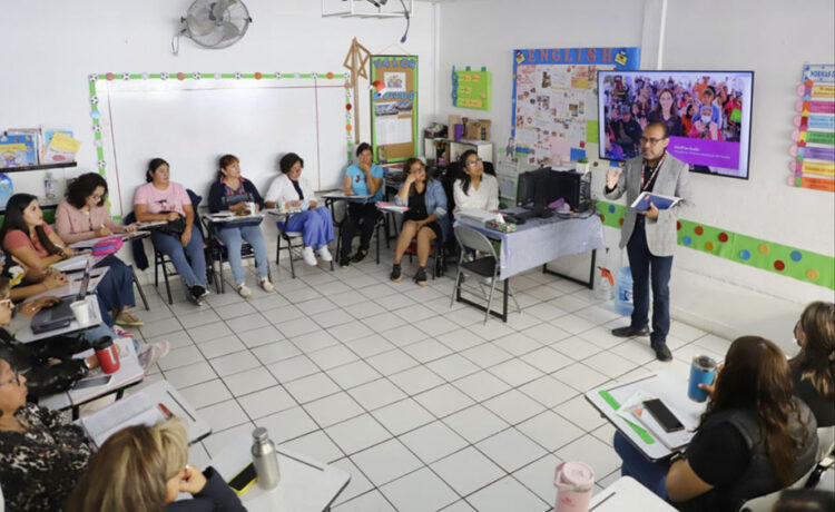 Imparte SMDIF pláticas sobre los derechos de las niñas, niños y adolescentes en las escuelas de la Capital