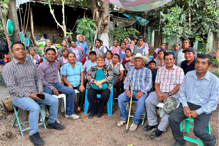 Se reúne Hersilia Córdova con campesinos de Teopantlán 