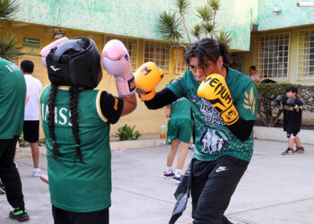 Jóvenes promesas del boxeo desarrollan su talento en el CECEM Cuautepec del Seguro Social