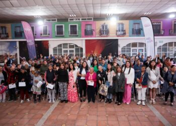 Impulsa Lupita Cuautle la inclusión con entrega de aparatos auditivos