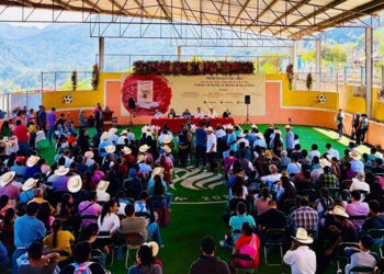 Presentan el libro “Huitzilan de Serdán, la derrota de los caciques” en la Sierra Norte