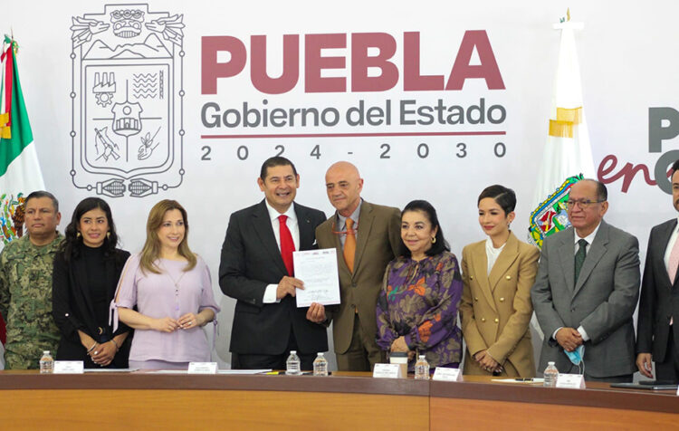 Recibe José Luis Sánchez Solá nombramiento como rector de la Universidad del Deporte