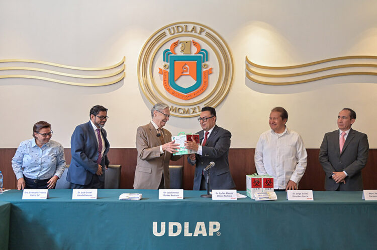 La UDLAP dona cien mil jeringas a la Secretaría de Salud del Gobierno de Puebla