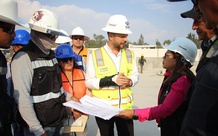 Supervisan David Aysa y Dulce Rivera construcción del Mercado San Ramón