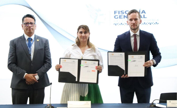 Signan la FGE y UNFPA convenio en materia de identificación humana