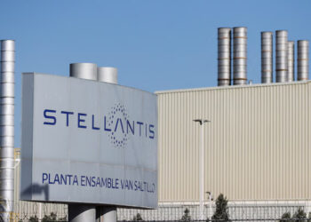 Stellantis en paro temporal en su planta México por aranceles de Trump