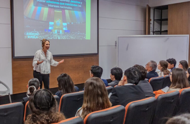 Jóvenes estudiantes debaten el futuro del mundo con el Modelo de Naciones Unidas en la Anáhuac Puebla