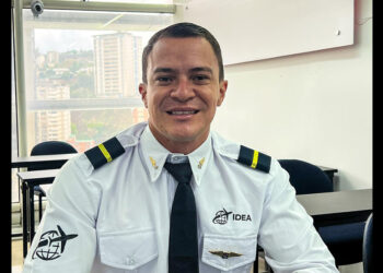 Reconocido periodista Yoel Díaz inicia su formación como piloto en la Escuela Aeronáutica «IDEA» de Caracas