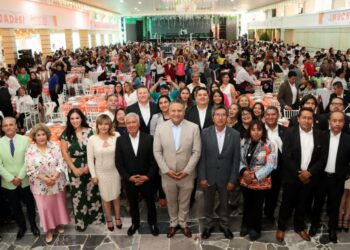 El SNTE 51 rinde homenaje a educadoras poblanas
