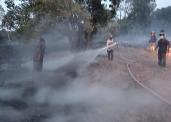 Unen esfuerzos brigadistas, voluntarios y militares para atender incendio en el municipio de Atltzayanca