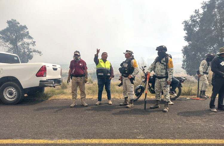 Corporaciones de emergencias atienden incendio en el cerro del Quimicho
