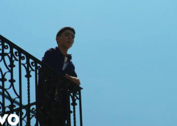 Kevin Aguilar lleva la balada romántica a una nueva dimensión con “Palabras Tristes”