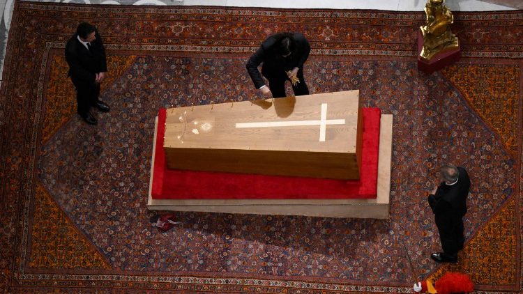 En la Basílica de San Pedro el rito del cierre del féretro del Papa Francisco previo al funeral