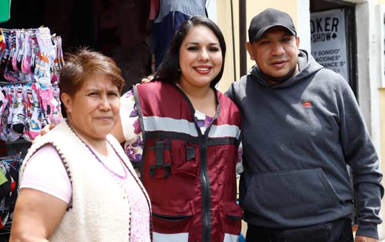 Tonantzin Fernández refuerza acciones de bacheo en la Cabecera Municipal