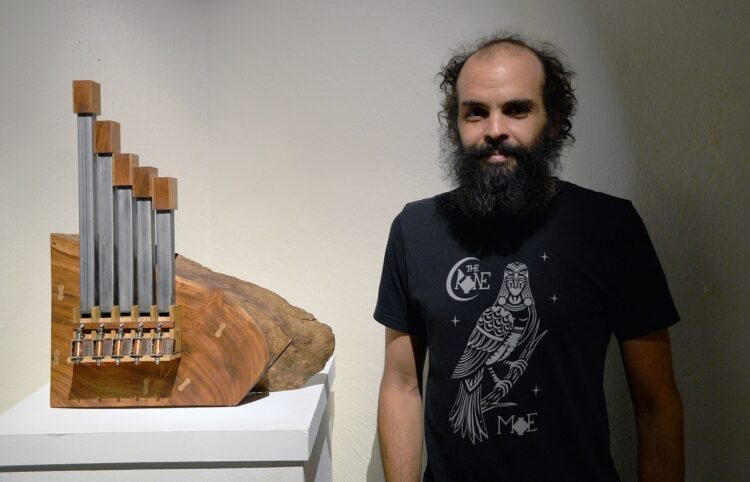 Laudería, arte electrónico, organología, así como estudios acústicos y de datos se fusionan en “Heliófonos”, de Diego Liedo
