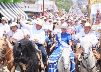 Gobernador Armenta se une a la cabalgata más grande en honor a San Isidro Labrador