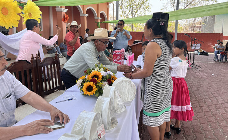 Inician festejos del “Día de la madre” en Tecomatlán