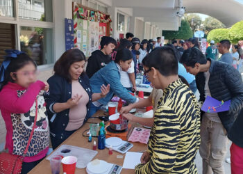 Profesores y alumnos de la FCFM imparten curso con enfoque STEAM para niños con discapacidad