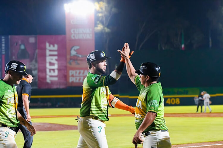 Leones de Yucatán le propina derrota a Pericos 13-8
