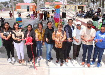 Inauguran techado y plaza de usos múltiples en primaria de Tezoapan