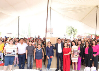 Con su fuerza, las madres sostienen a la sociedad: Armando Aguirre