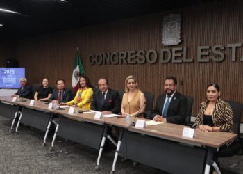 Entregan en el Congreso del Estado galardones por Aniversario del Barrio del Artista