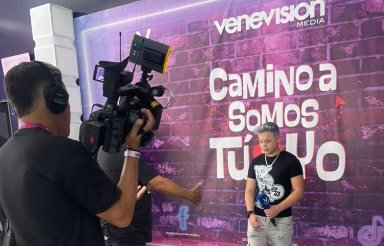 Jhey, el talento de La Guaira, avanza en «Camino a Somos Tú y Yo» y conquista al público