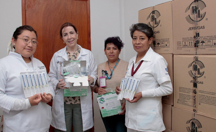 ISSSTEP recibe donación de 10 mil jeringas por parte de la UDLAP
