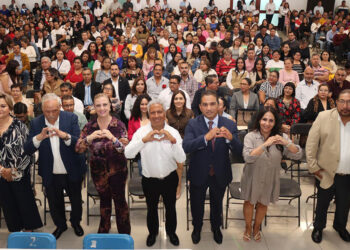 Libros de texto gratuitos impulsan pensamiento crítico en las aulas