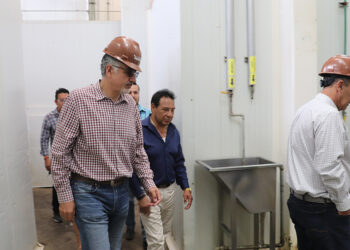 Entrega Gobierno de la Ciudad uniformes y equipo de protección en el rastro municipal