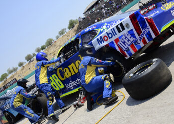 Rubén García Jr. Continúa con Terapia Física, Busca llegar lo Mejor Posible a Carrera NASCAR en Querétaro