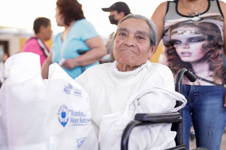 Lleva Lupita Cuautle más apoyos alimentarios a familias de San Andrés
