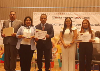 Más de 700 maestras participan en seminario de inclusión en Puebla