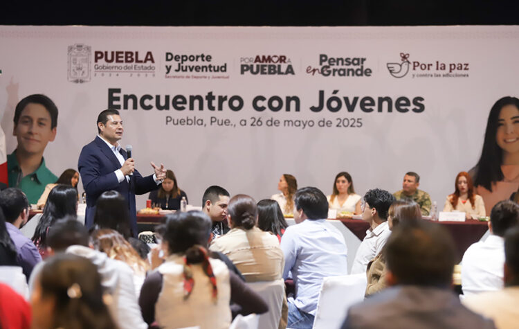 Jóvenes, el motor para la transformación de Puebla: Alejandro Armenta