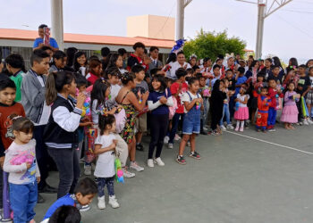 Celebran el día del niño en la unidad educativa mujeres ilustres