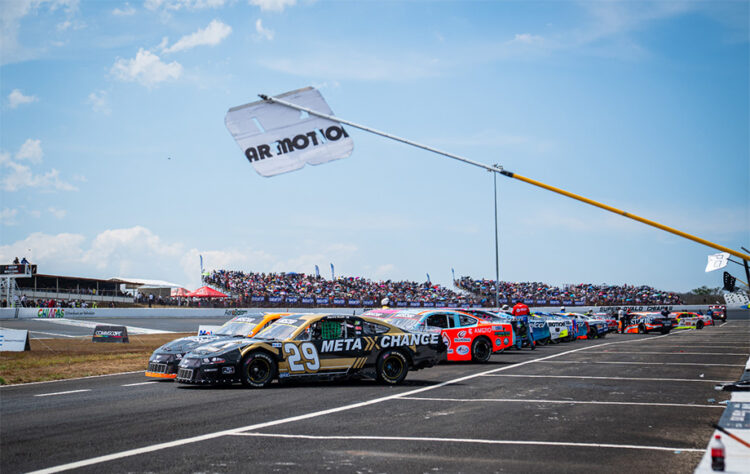 En Nascar México “Aguascalientes el Gigante de México 250”, las mamás no pagan boleto