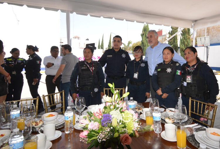 Festeja SSC a mujeres policías y administrativas por el Día de las Madres
