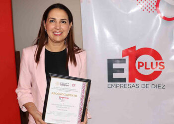 UAG recibe por segundo año consecutivo el distintivo “Empresa de Diez” del Infonavit