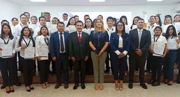 Encabeza la Fiscal del Estado Idamis Pastor Betancourt toma de protesta de 34 auxiliares del Ministerio Público