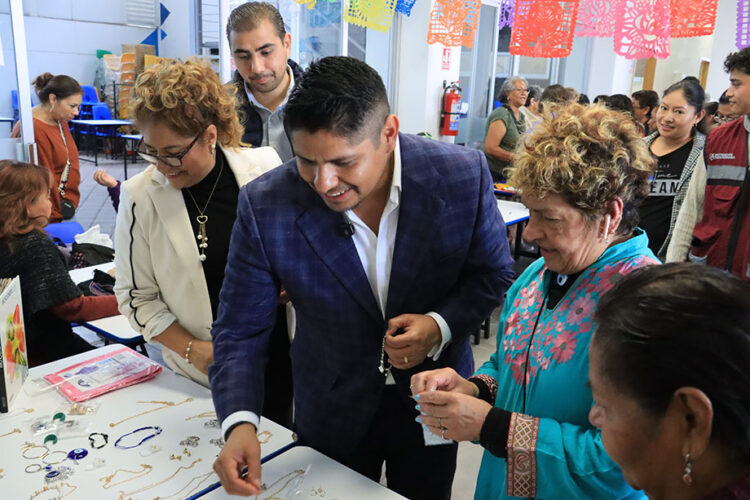 DIF Cuautlancingo impulsa economía de adultos mayores con la iniciativa “Venta de todo un poco”