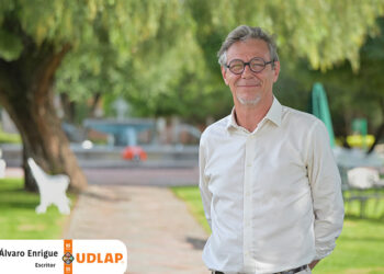 El escritor mexicano Álvaro Enrigue cierra la segunda edición del taller-residencia Bajo la pirámide