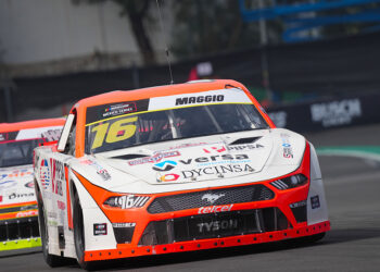 Mejoró desempeño de Rodrigo Maggio en NASCAR Challenge en Ciudad de México